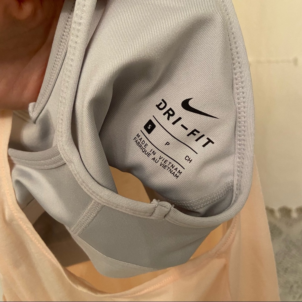 NEW Nike Workout Tank with Built-In Sports Bra - Picture 5 of 6